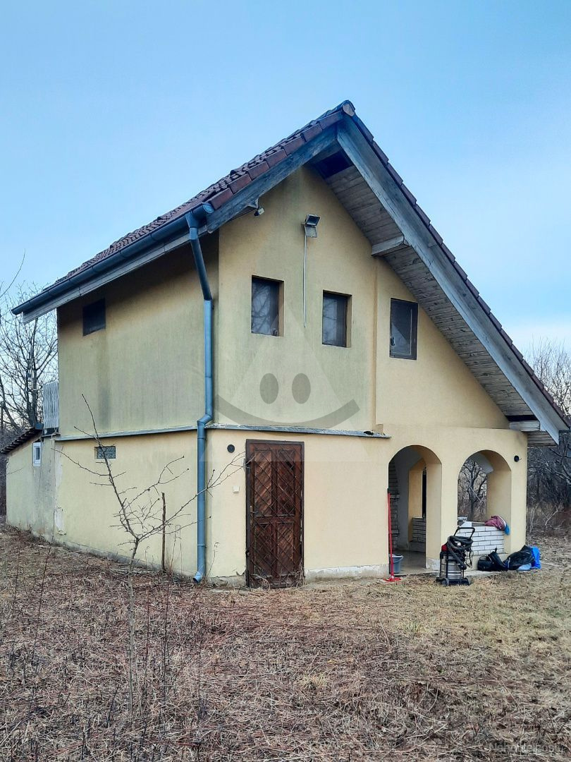 Rekreačná chata v Radvani nad Dunajom s pozemkom na predaj