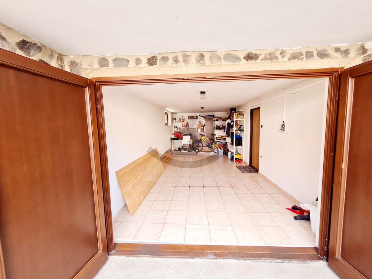 ZNÍŽENÁ CENA-Zrekonštruovaný 5 izbový rodinný dom v Novej Stráži pri Komárne na predaj