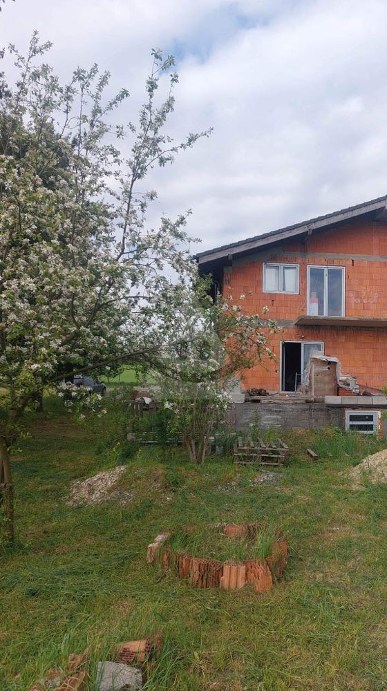 Na predaj rozostavaný rodinný dom v Mudroňove