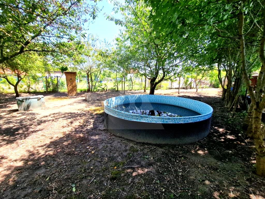 Slnečná záhrada s chatou vo vyhľadávanej lokalite Nová Osada - Komárno