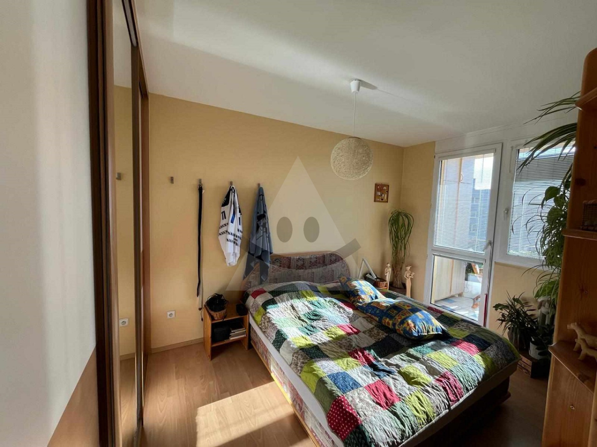 Na predaj kompletne prerobený 4 izbový byt s loggiou v Komárne
