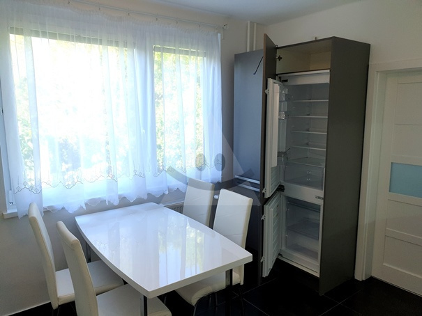 Na prenájom luxusne zariadený 2-izbový byt v blízkosti centra mesta Komárno