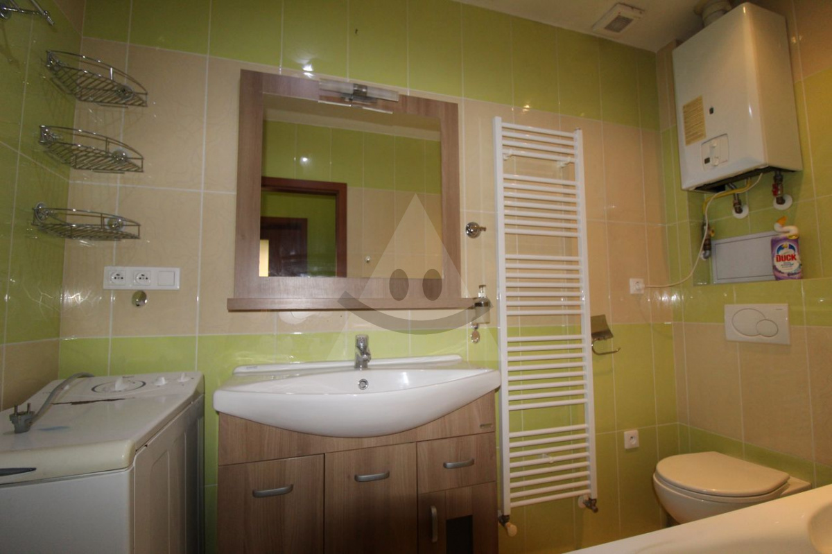 Na prenájom 2-izbový byt s vlastným kúrením a parkovaním v centre mesta Komárno