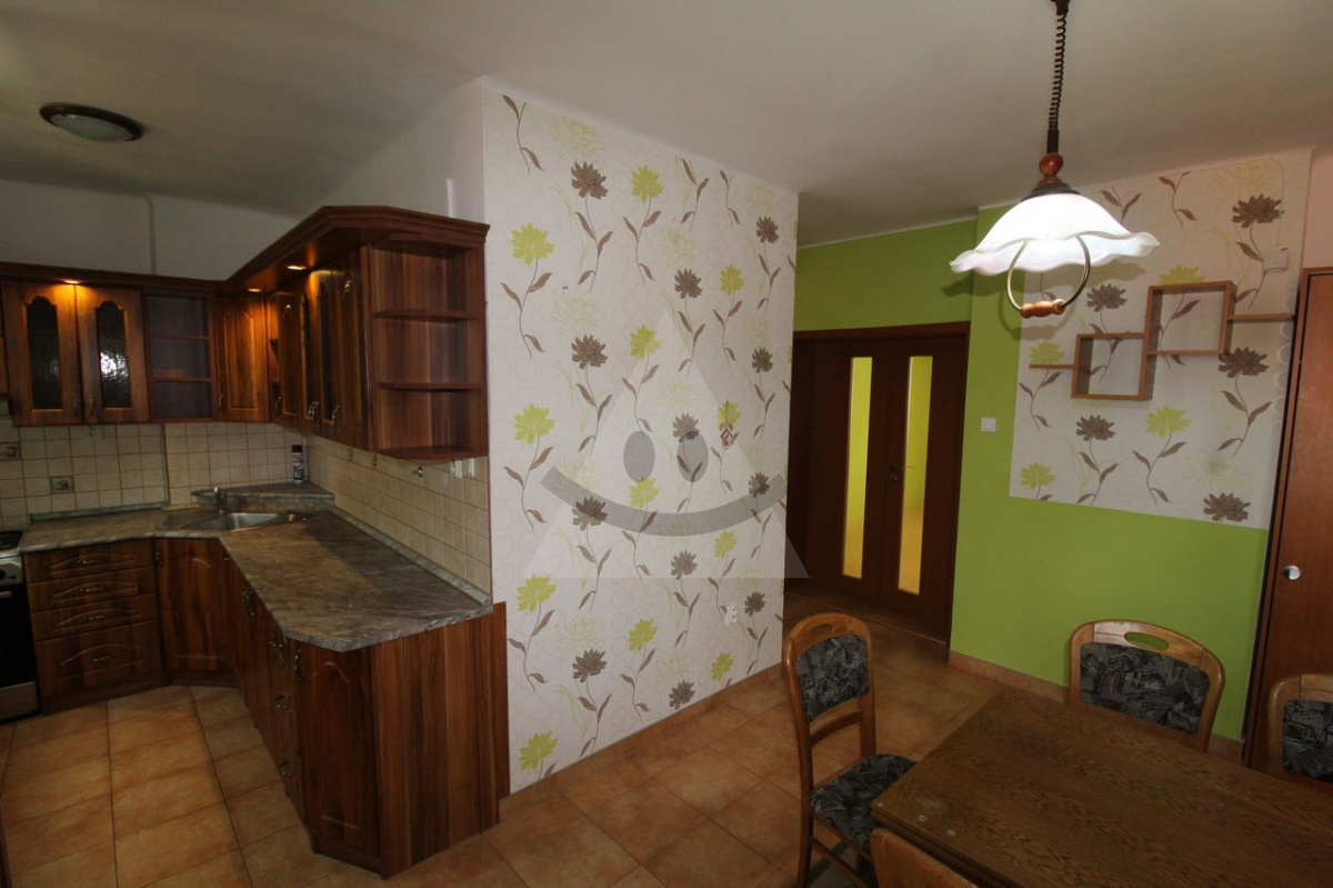 Na prenájom 2-izbový byt s vlastným kúrením a parkovaním v centre mesta Komárno