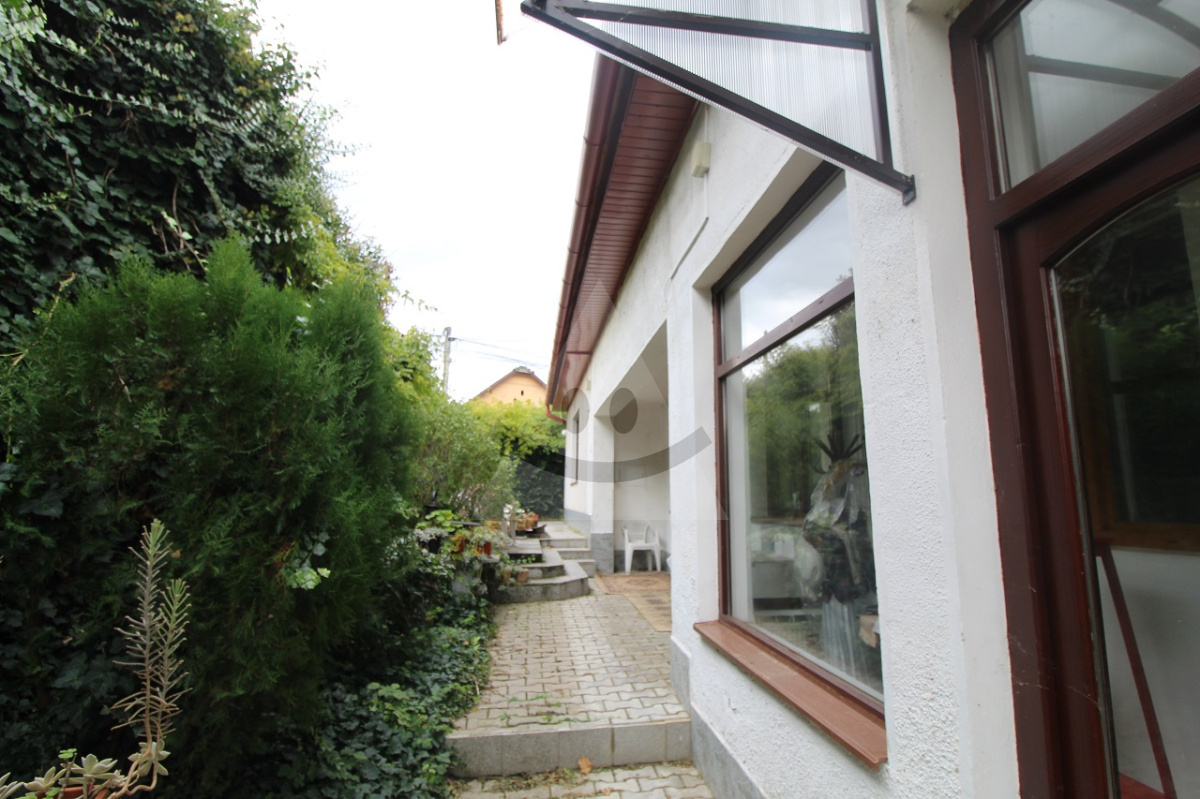 EXKLUZÍVNY 12 IZBOVÝ RODINNÝ DOM – IDEÁLNY PRE REKREÁCIU A PODNIKANIE V ŠTÚROVE!