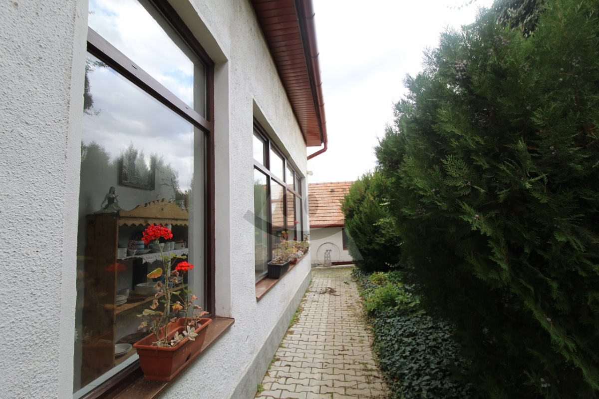 EXKLUZÍVNY 12 IZBOVÝ RODINNÝ DOM – IDEÁLNY PRE REKREÁCIU A PODNIKANIE V ŠTÚROVE!