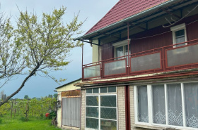 Veľký poschodový 5-izbový rodinný dom na predaj, Trávnik