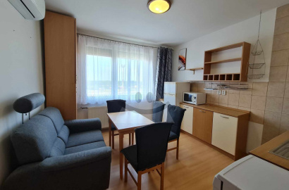 Na prenájom slnečný 1-izbový byt s balkónom v Komárne