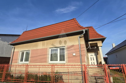 Na predaj 3-izbový rodinný dom s pekným pozemkom v obci Iža