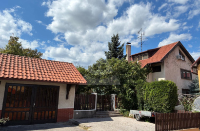 PREDÁME PRIESTRANNÝ 5-IZBOVÝ RODINNÝ DOM V PRESTÍŽNEJ LOKALITE KOMÁRNO – LETECKÉ POLE