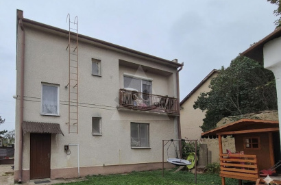 For sale two-generation family house in the village of Búč