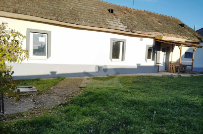 Na predaj rodinný dom so začatou rekonštrukciou v Bátorových Kosihách