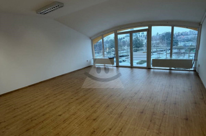 Business Object for rent, Nám.Kossutha, Komárno