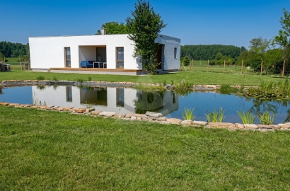 Obnovený rodinný dom na polosamote v Kolárove, časť Pačerok