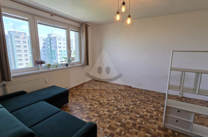 Svetlý 1-izbový byt s potenciálom prerobenia na 1,5-izbový | Topoľčianska ulica, Bratislava – Petržalka